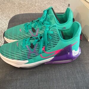 Nike LeBron witness 6